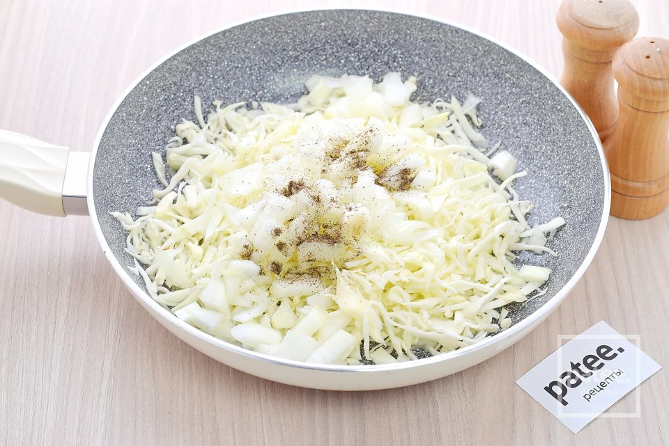 Капустный заливной пирог на майонезе - Шаг 5