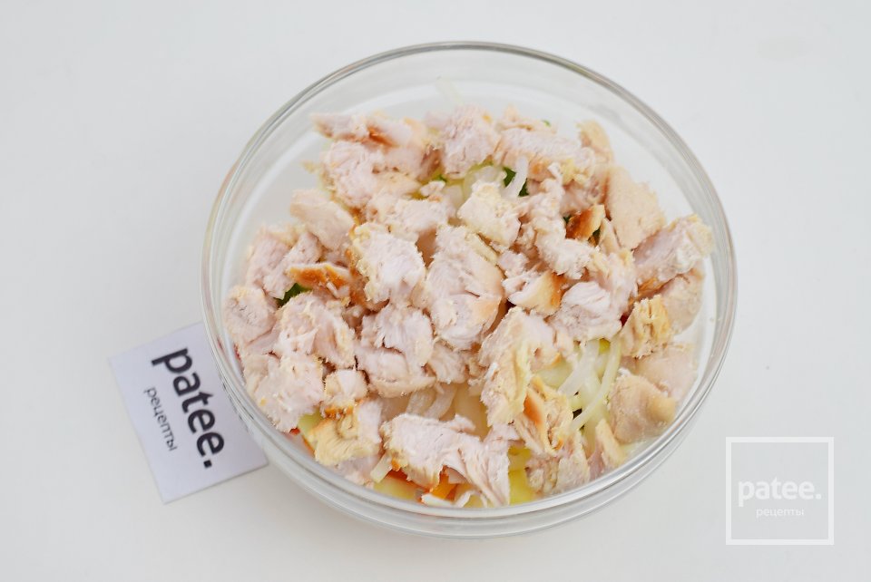 Куриный салат с болгарским перцем и яблоком - Шаг 8