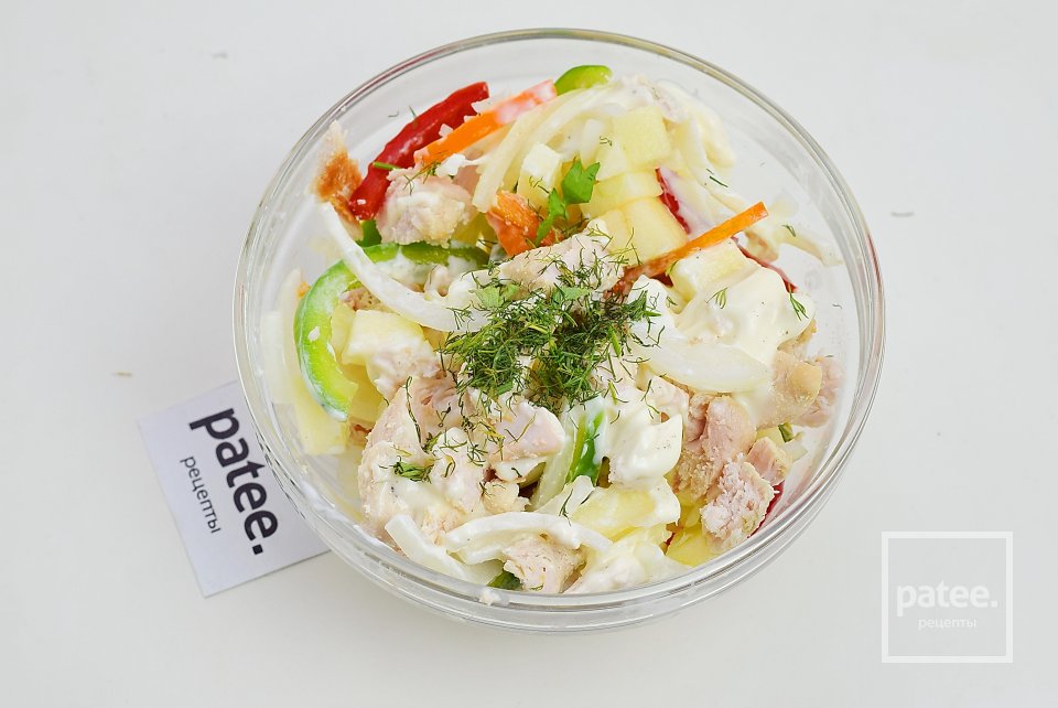 Куриный салат с болгарским перцем и яблоком - Шаг 11