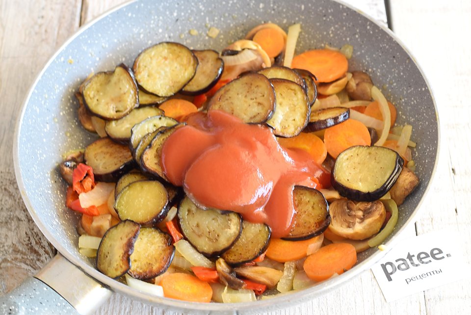 Баклажанная икра с грибами - Шаг 13