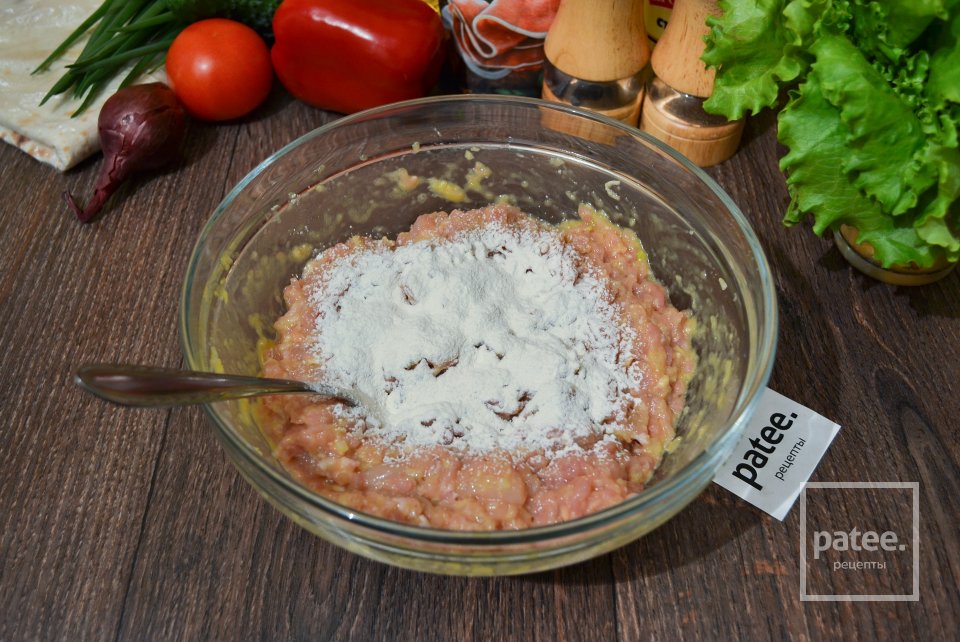 Шаурма с курицей и овощами - Шаг 7