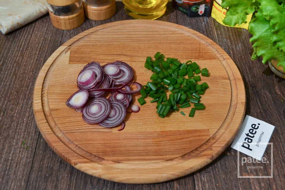 Шаурма с курицей и овощами - Шаг 12