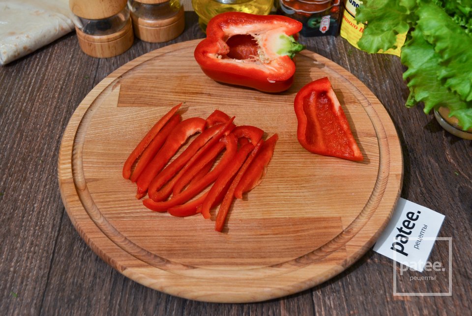 Шаурма с курицей и овощами - Шаг 14