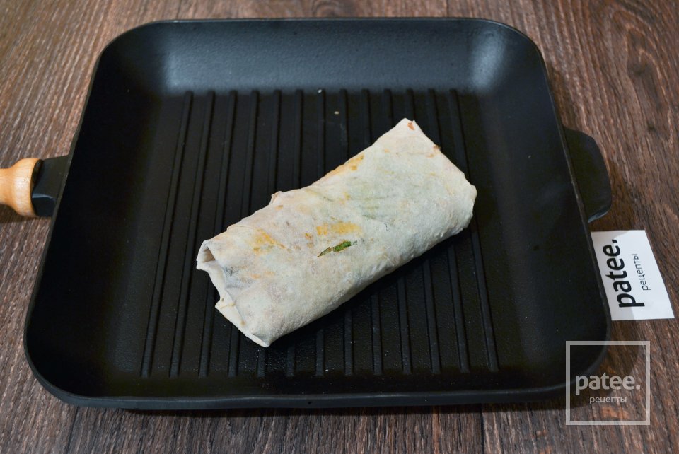 Шаурма с курицей и овощами - Шаг 19