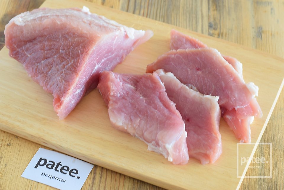 Свиные отбивные в хлебной панировке - Шаг 2