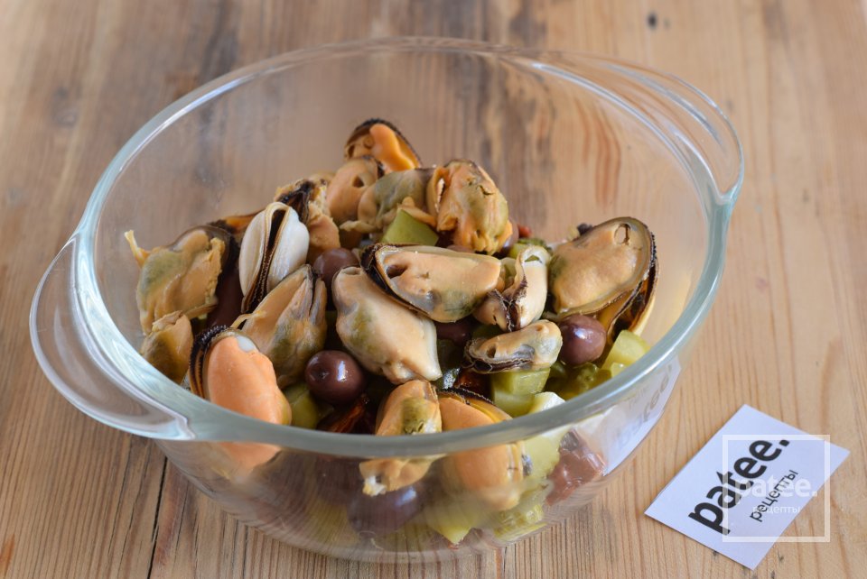 Средиземноморский салат с мидиями - Шаг 13