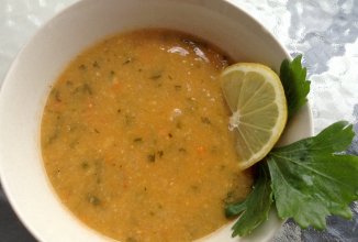 Кипрская деревенская похлебка из нута с сельдереем.