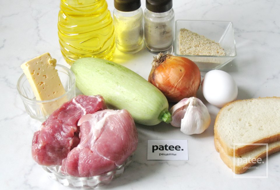 Котлеты из свинины с кабачком и сыром - Шаг 1