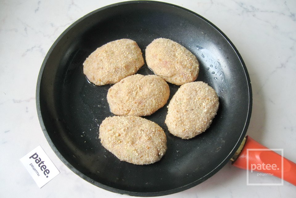 Котлеты из свинины с кабачком и сыром - Шаг 9