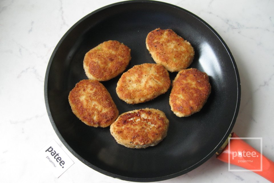 Котлеты из свинины с кабачком и сыром - Шаг 10