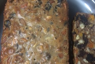 Кекс с орехами и сухофруктами