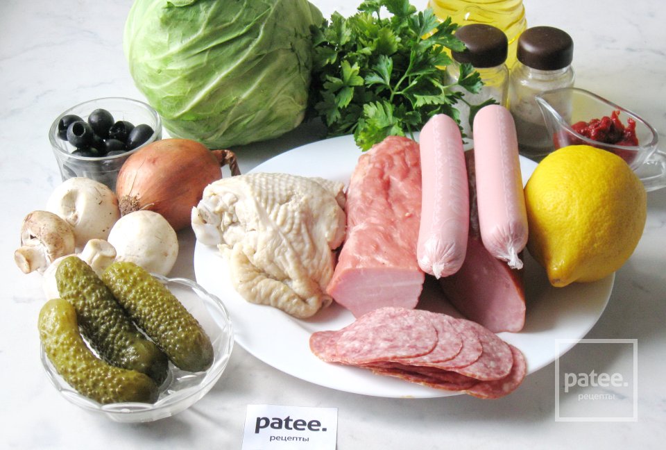 Солянка мясная с грибами и капустой - Шаг 1