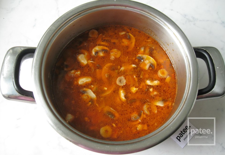 Солянка мясная с грибами и капустой - Шаг 13