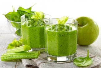 Яблоко, сельдерей. Витаминный коктейль.