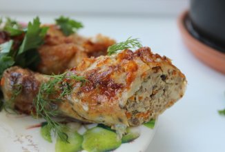 Фаршированные куриные окорочка.