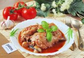 Курица в красном вине с грибами