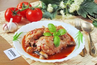 Курица в красном вине с грибами