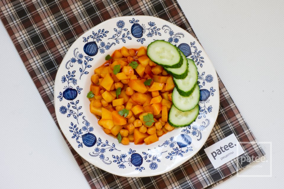 Картофель тушеный с томатом и отварным нутом - Шаг 12