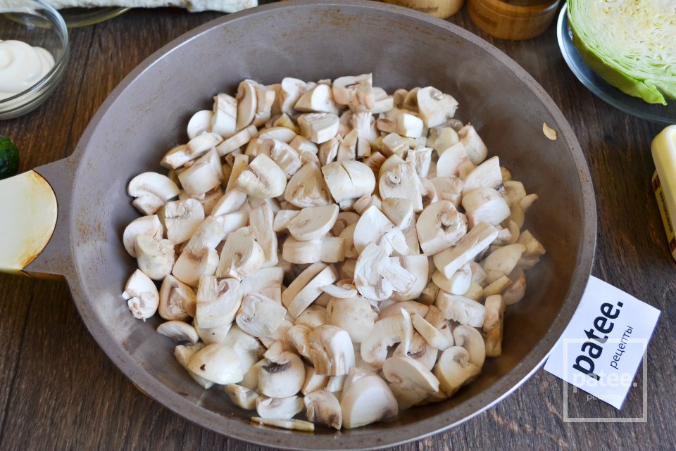 Рулет из лаваша с шампиньонами и сыром - Шаг 4