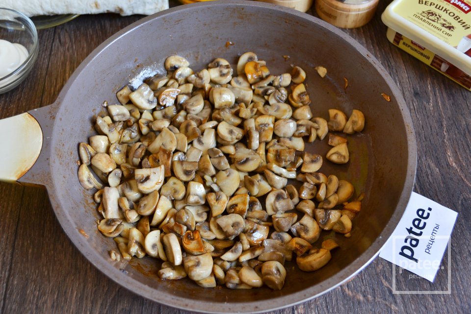 Рулет из лаваша с шампиньонами и сыром - Шаг 5