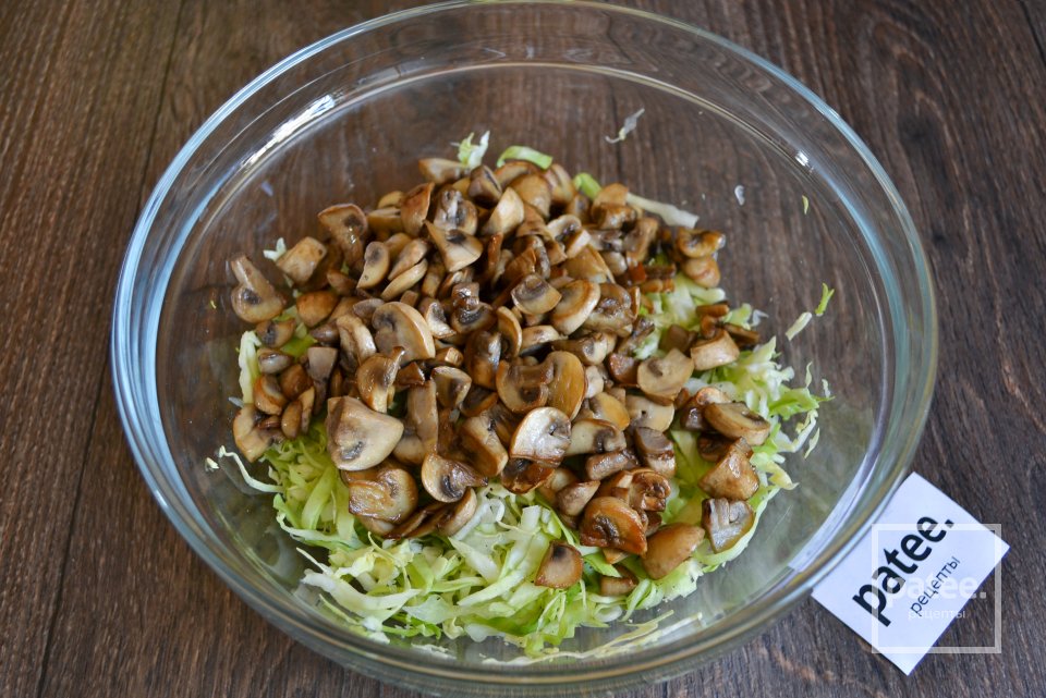 Рулет из лаваша с шампиньонами и сыром - Шаг 7