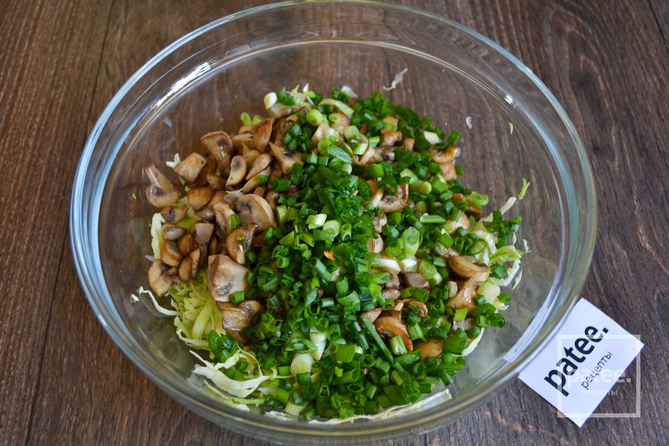 Рулет из лаваша с шампиньонами и сыром - Шаг 8