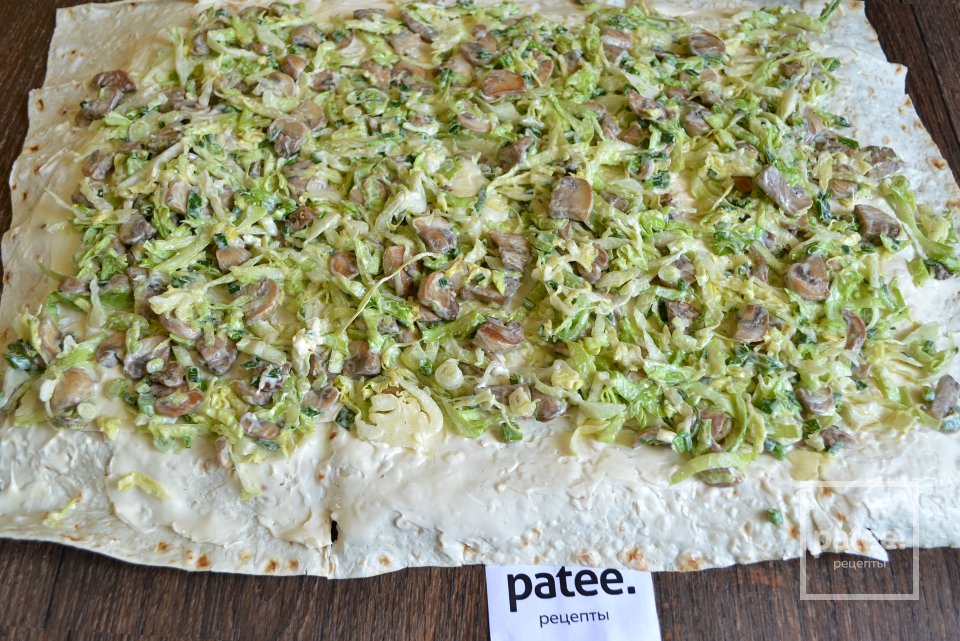 Рулет из лаваша с шампиньонами и сыром - Шаг 12