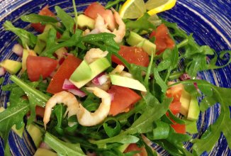 Салат с креветками и авокадо