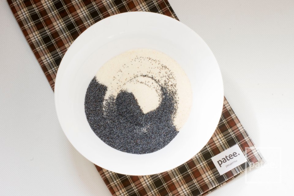 Пирог с маком, творогом и манной крупой - Шаг 4