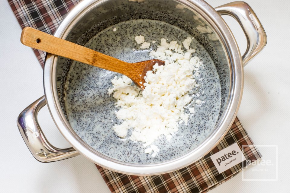 Пирог с маком, творогом и манной крупой - Шаг 6