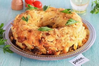 Макаронная запеканка с вялеными томатами и моцареллой