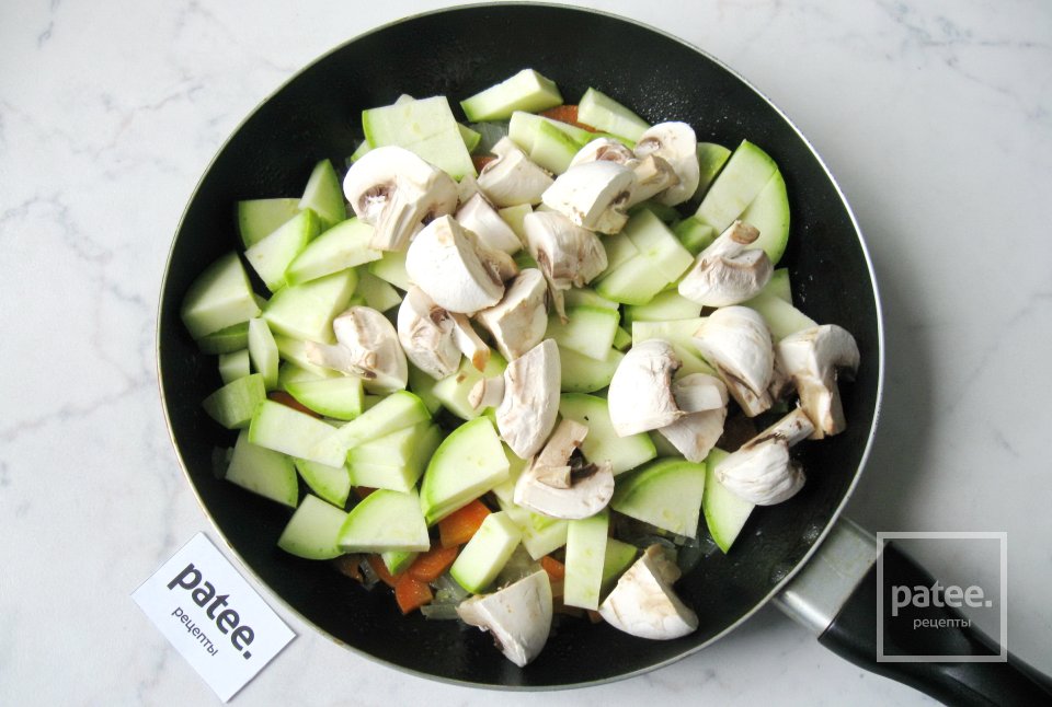 Кабачки с грибами и рисом - Шаг 5