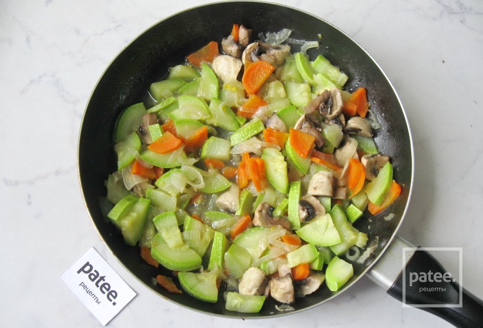 Кабачки с грибами и рисом - Шаг 6