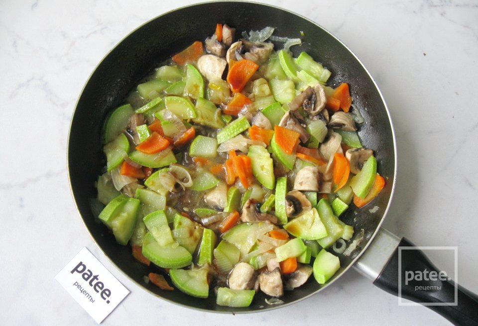 Кабачки с грибами и рисом - Шаг 7