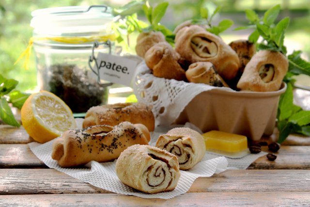 Дрожжевые булочки с какао