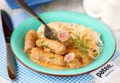 Мясные пальчики с ветчиной в соусе
