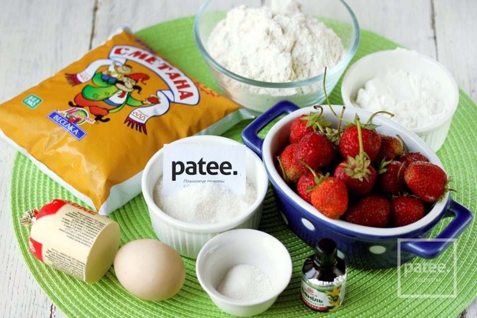 Клубничный пирог со сметаной - Шаг 1