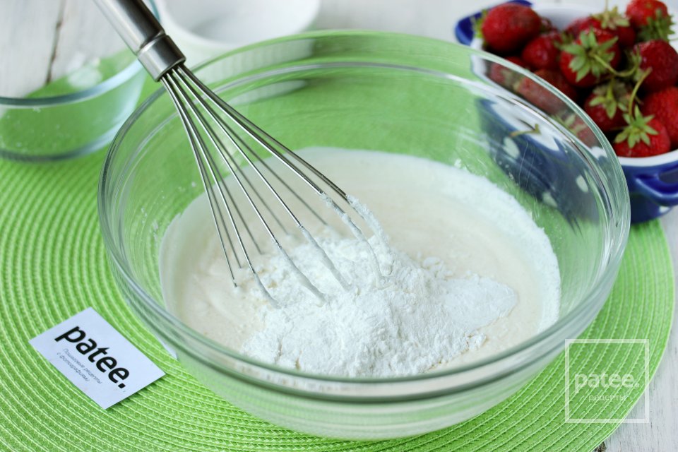 Клубничный пирог со сметаной - Шаг 8