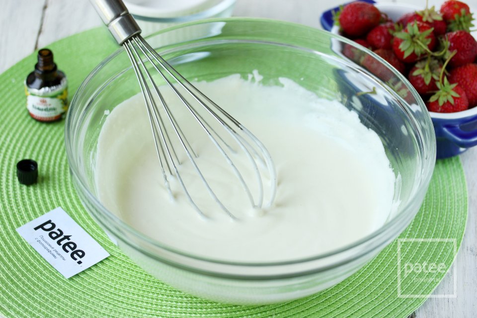 Клубничный пирог со сметаной - Шаг 9