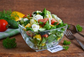 Овощной салат с моцареллой