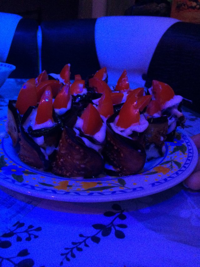 Vinete cu rosii si cu sos /Eggplant with tomato and sauce /Баклажаны с помидорами и майонезом/