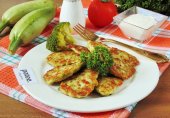 Кабачковые оладьи с брокколи и сыром