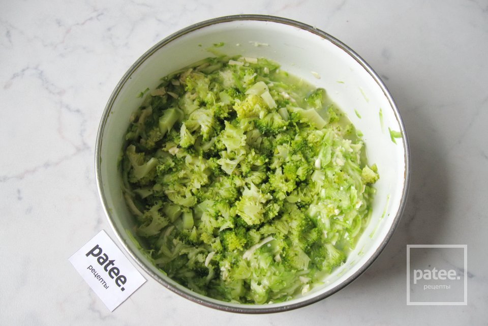 Кабачковые оладьи с брокколи и сыром - Шаг 7