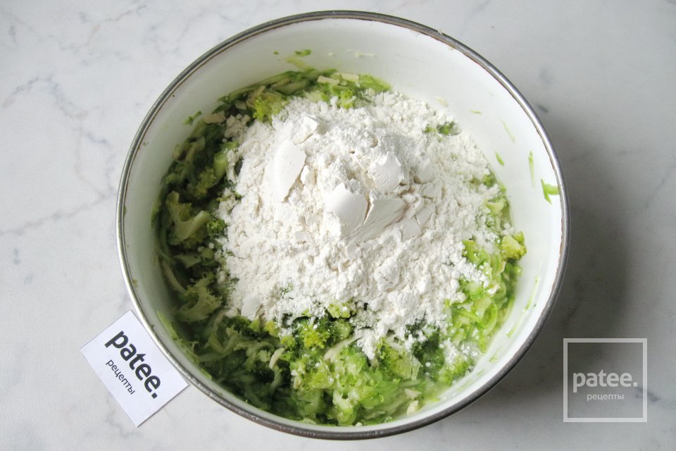 Кабачковые оладьи с брокколи и сыром - Шаг 8