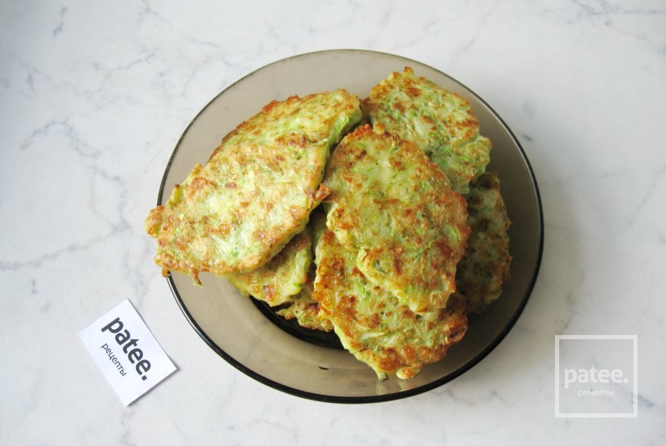 Кабачковые оладьи с брокколи и сыром - Шаг 12