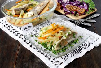 Морская рыба с пряным картофелем в духовке