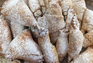 Треугольники из слоенного теста