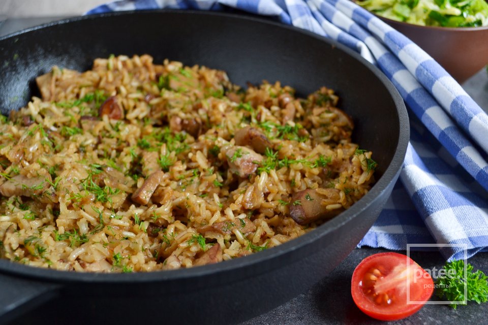 Рис с белыми грибами и луком - Шаг 12