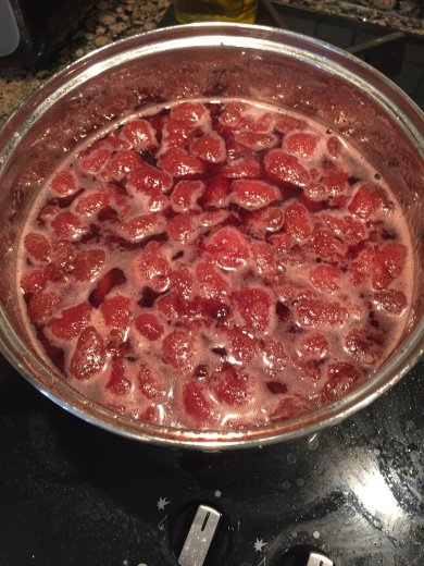 Самое вкусное клубничное варенье - Шаг 1