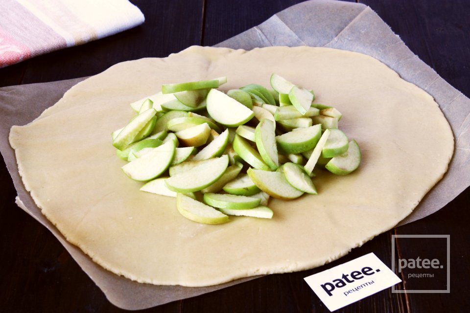 Галета с яблоками и клубникой - Шаг 10